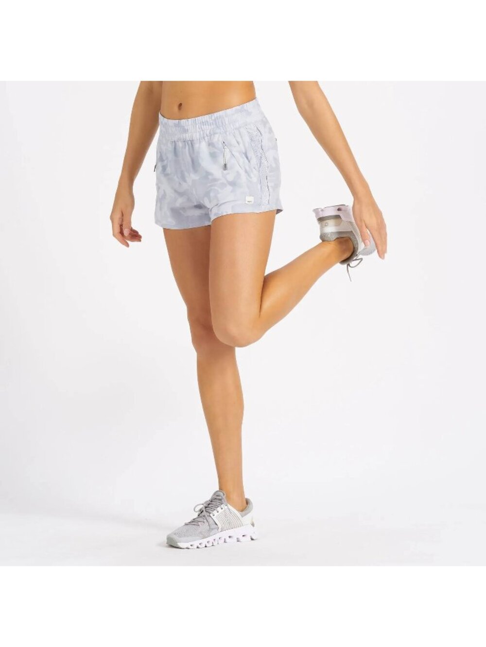 Vuori Women’s Dash Shorts Gray Camo Zip Pockets Athleisure Performance Small